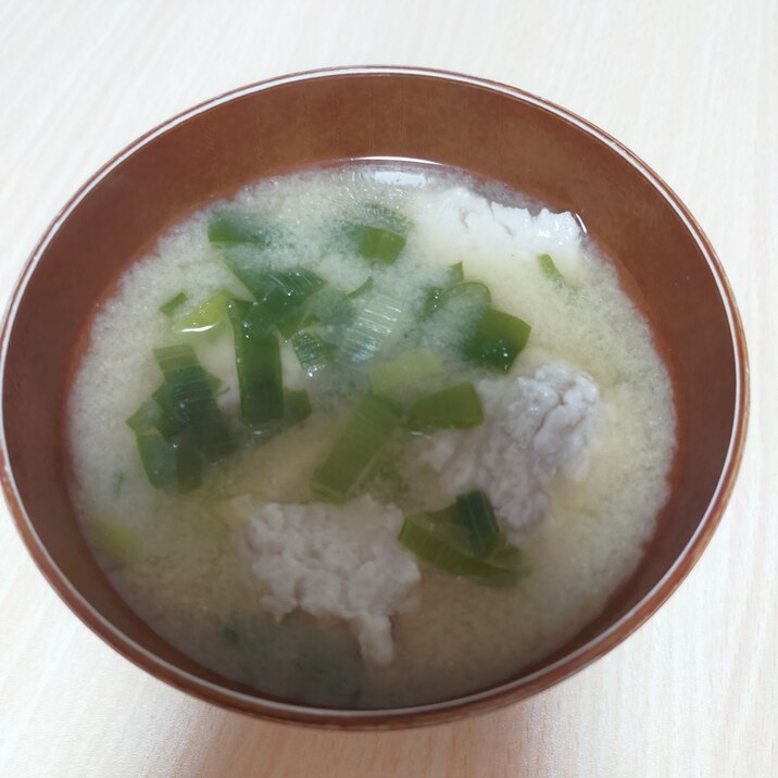 かつおだしと合わせ味噌で すり身と長ねぎのお味噌汁 レシピ 作り方 By ぴぐ 楽天レシピ かつおだしと合わせ味噌で すり身と長ねぎのお味噌汁 レシピ 作り方 By ぴぐ 楽天レシピ